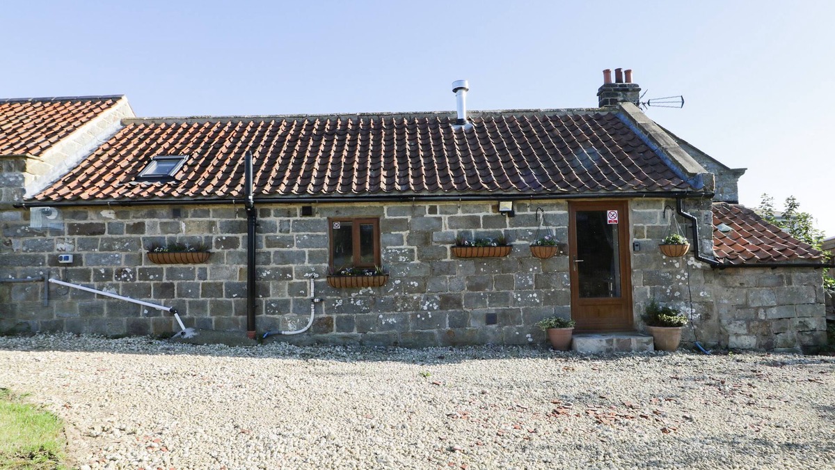 Cloughton Cottage | DOVECOTE COTTAGE, romantic, character holiday cottage in Cloughton