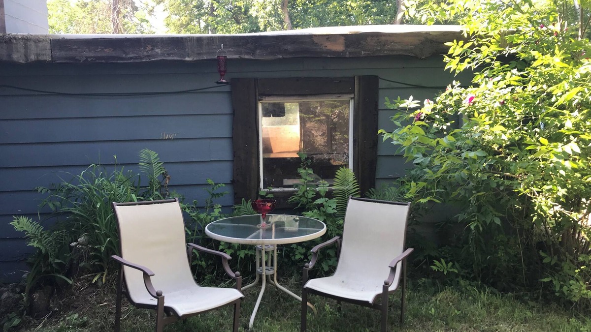 Bancroft Cottage | Down town hidden cottage