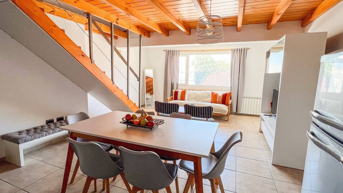 10 de Diciembre Apartment | Downtown Bariloche: Spacious and bright duplex