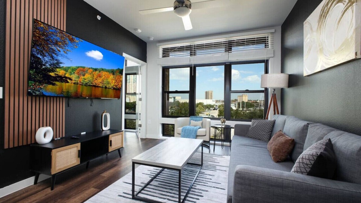 Near East Side Apartment | Downtown 1BR w/Gym, Parking Near Rvrwalk &Dome