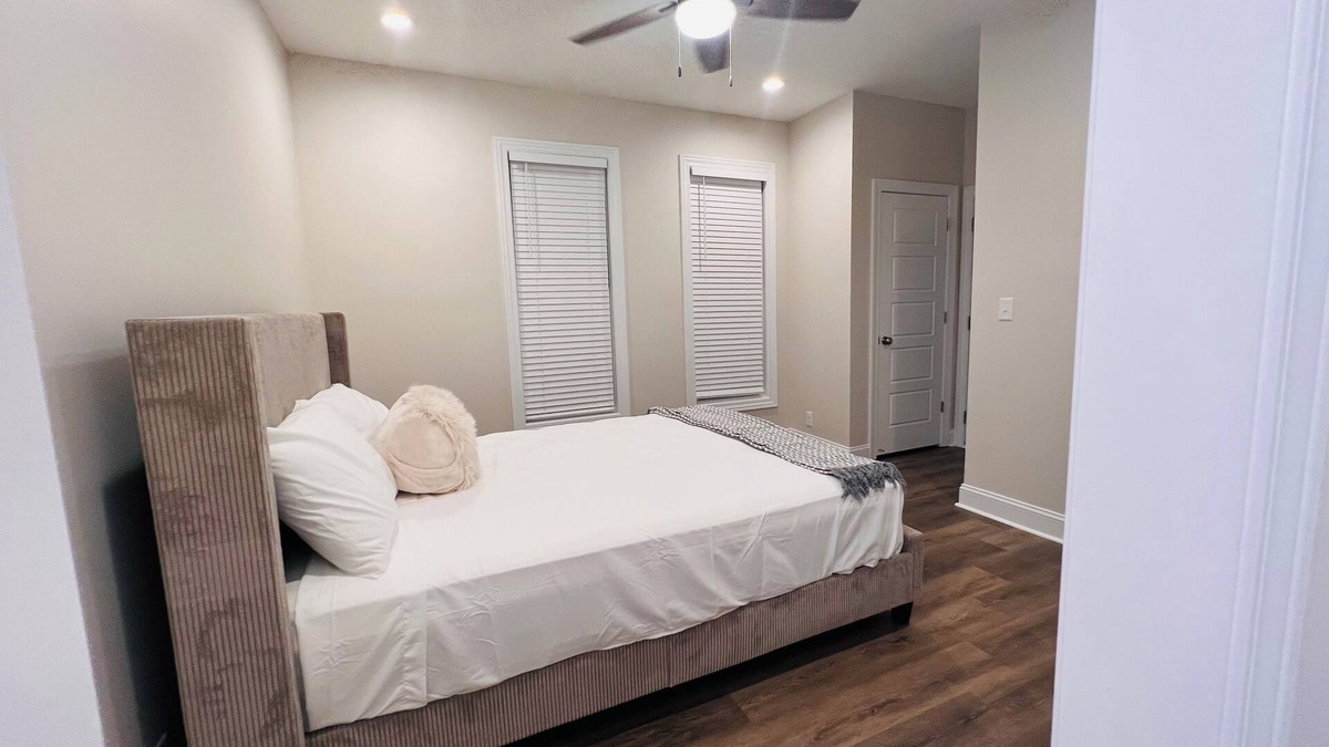Old Louisville House | Downtown 2 bedrooms Luxe unit.
