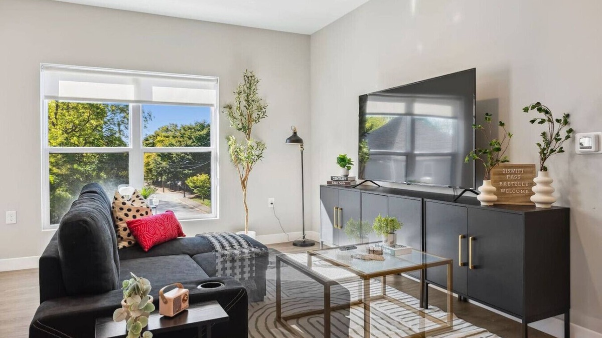 Olde Towne East Apartment | Downtown 2Bedroom w/Rooftop - Near Linwood Park