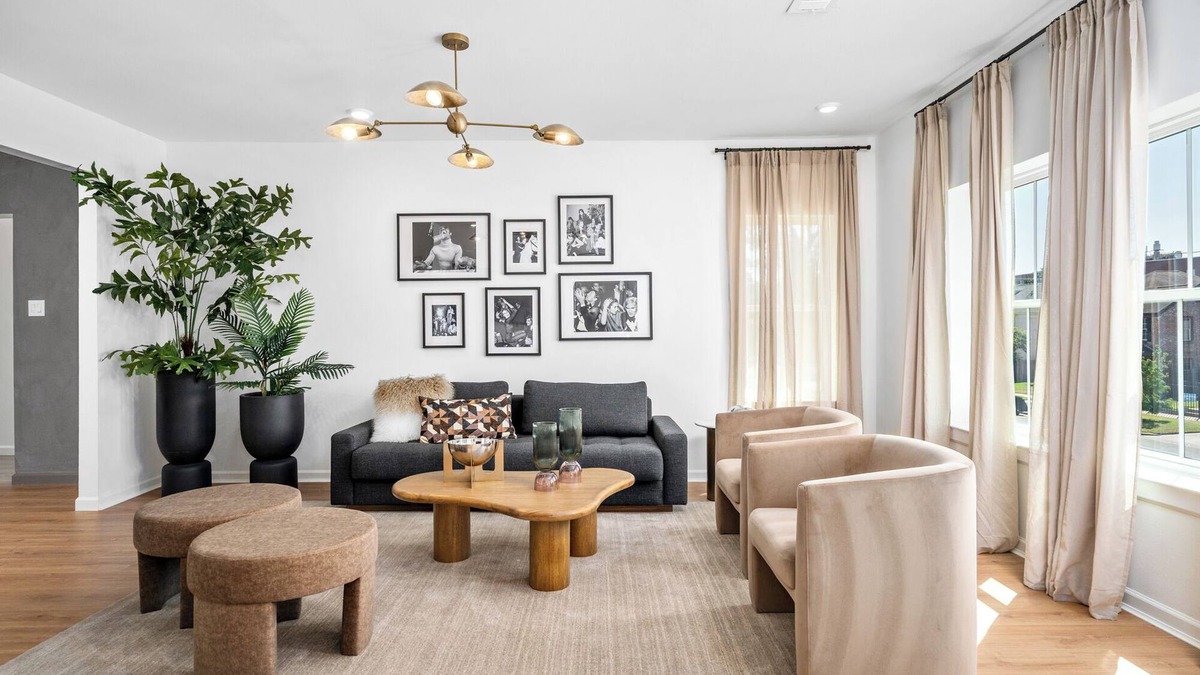 South Central Houston House | Downtown 8 min Spa Lounge All Ensuite Gated PKG