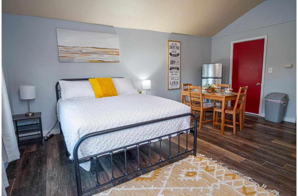 Nevada Street Apartment | Downtown Accessible New 1BR1BA Cozy Studio