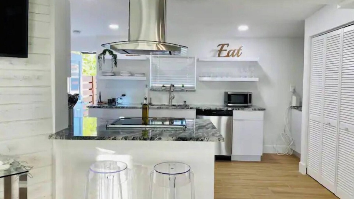 Poinciana Park Villa | Downtown Allure