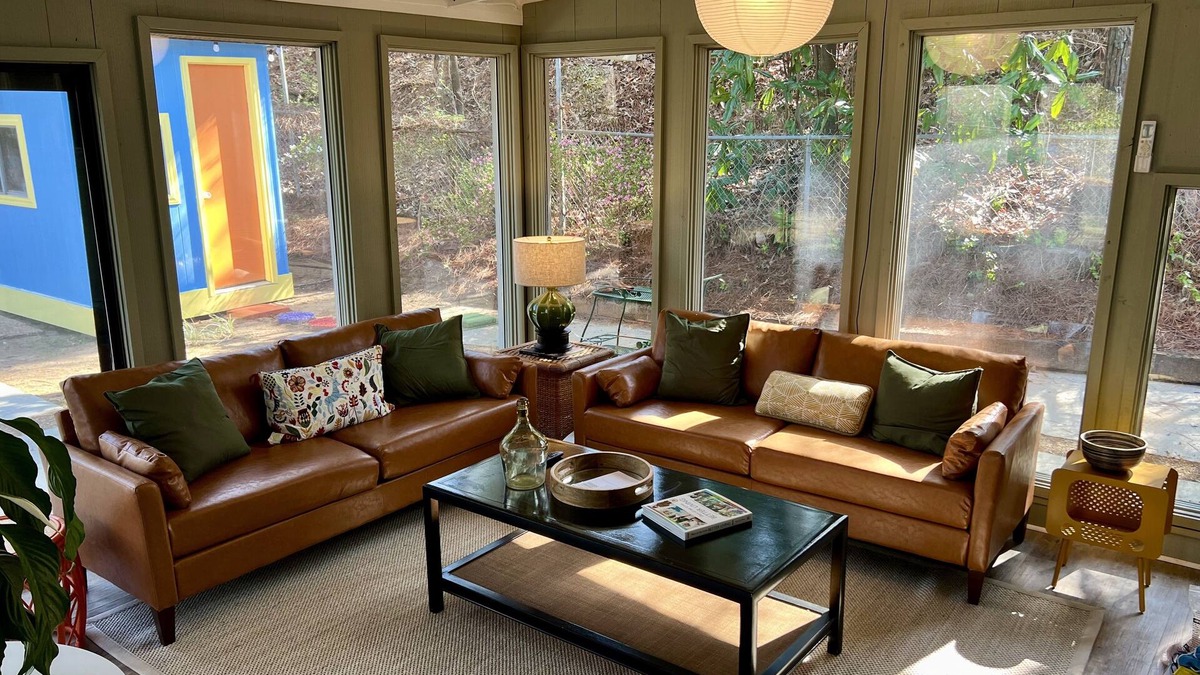 Oxford House | Downtown and Charming!