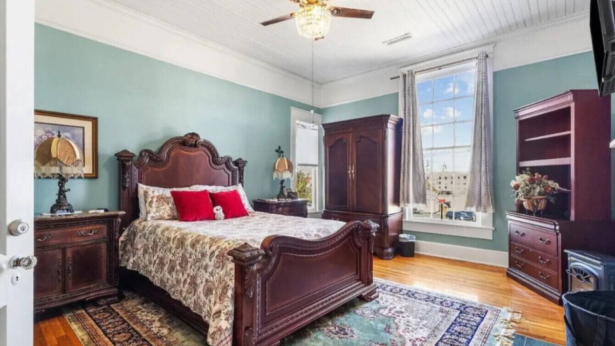 Anderson House | Downtown Anderson Stay | Queen Bed + Event Space