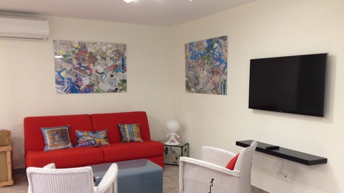 Saint-Jean-de-Luz City Center Apartment | Downtown apartment with parking