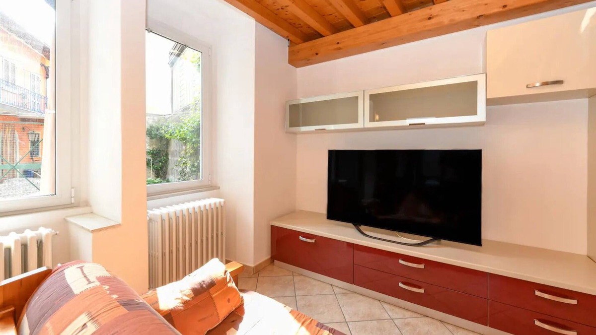 Moniga del Garda Apartment | Downtown Apartment