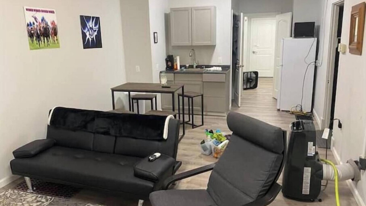 Babe Denny Apartment | Downtown Apartment on first floor. PRIVATE.