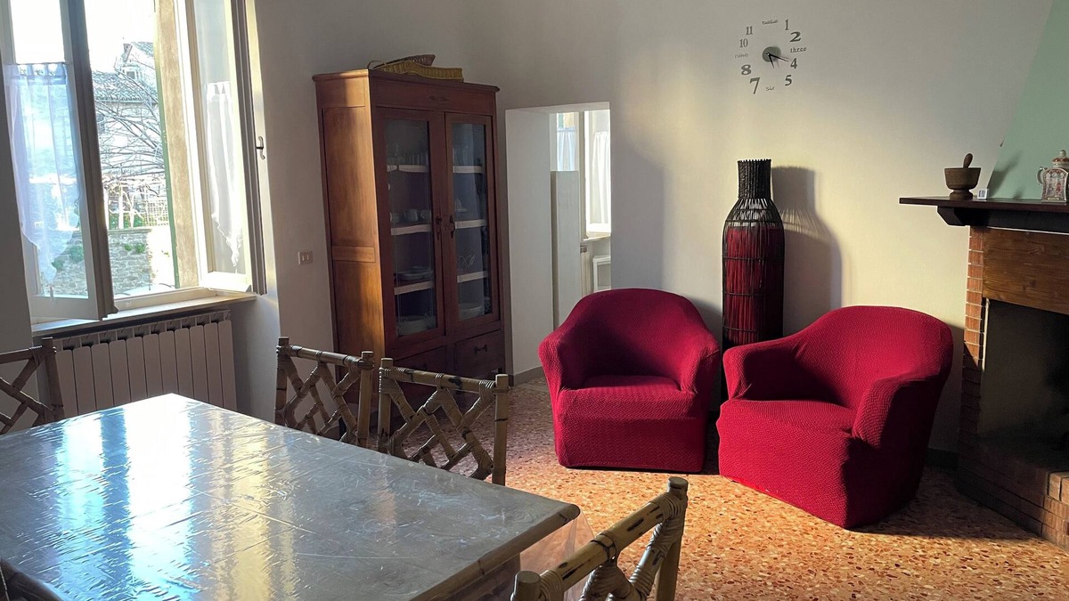Bettona Apartment | Downtown apartment with 3 bedrooms in the fabulous Bettona with WiFi