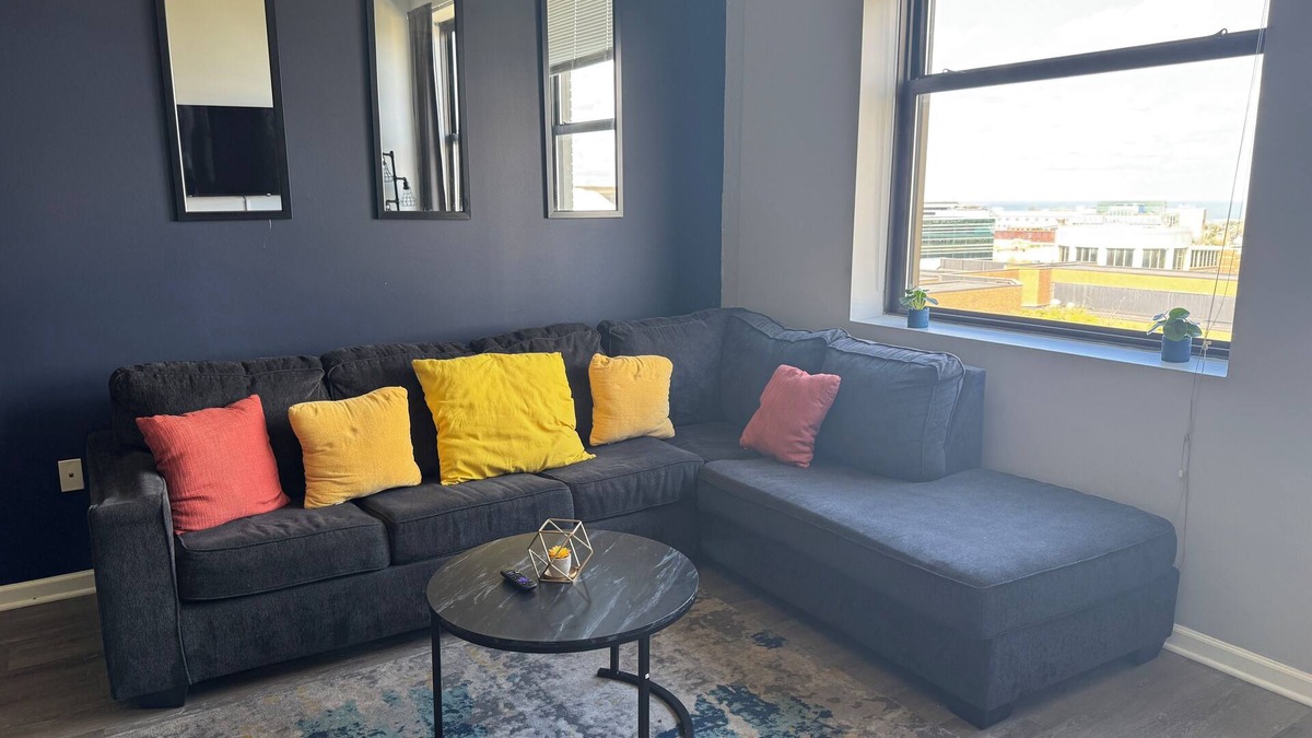 Downtown Cleveland Apartment | Downtown Apt - Walk to Games, Concerts - Park Free