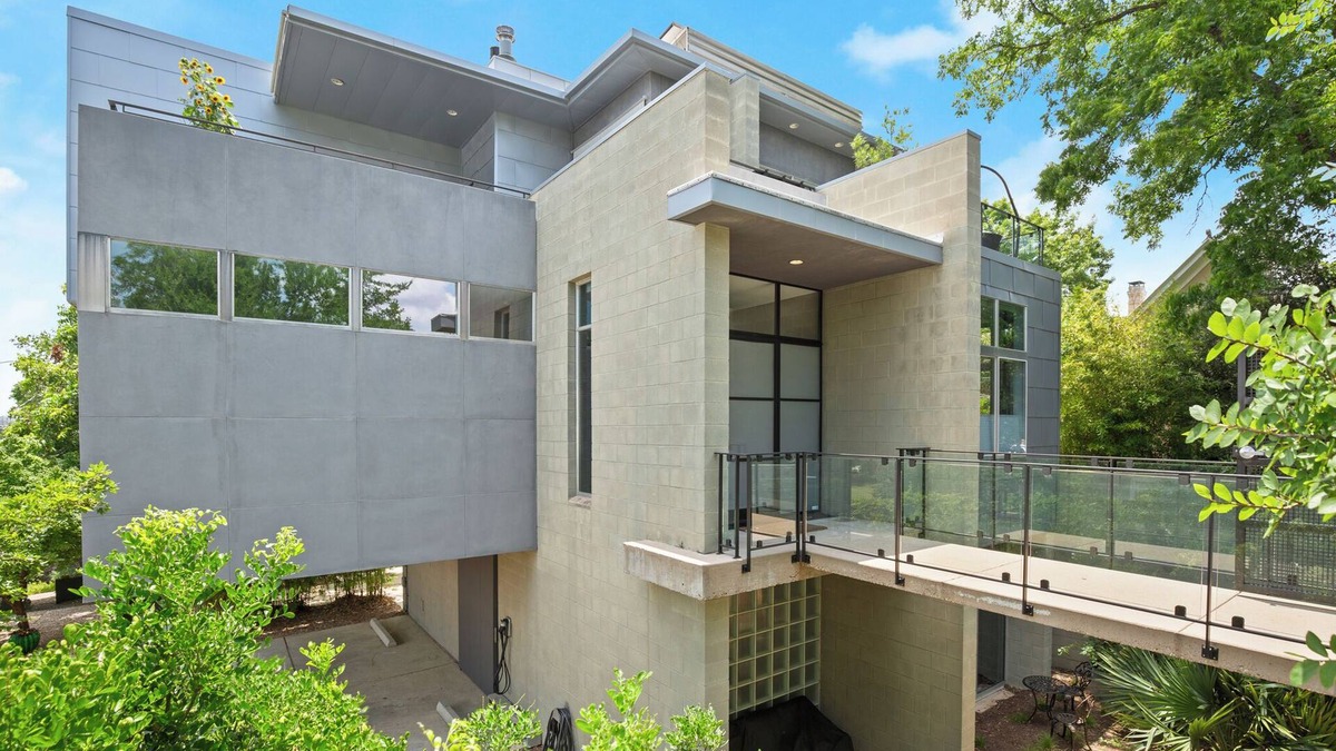 Central East Austin House | Downtown Austin Gem I Pet-friendly 4BR home w/fire pit & fenced yard