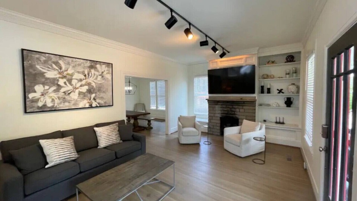 Five Points South House | Downtown Birmingham | King Bed | Smart TV
