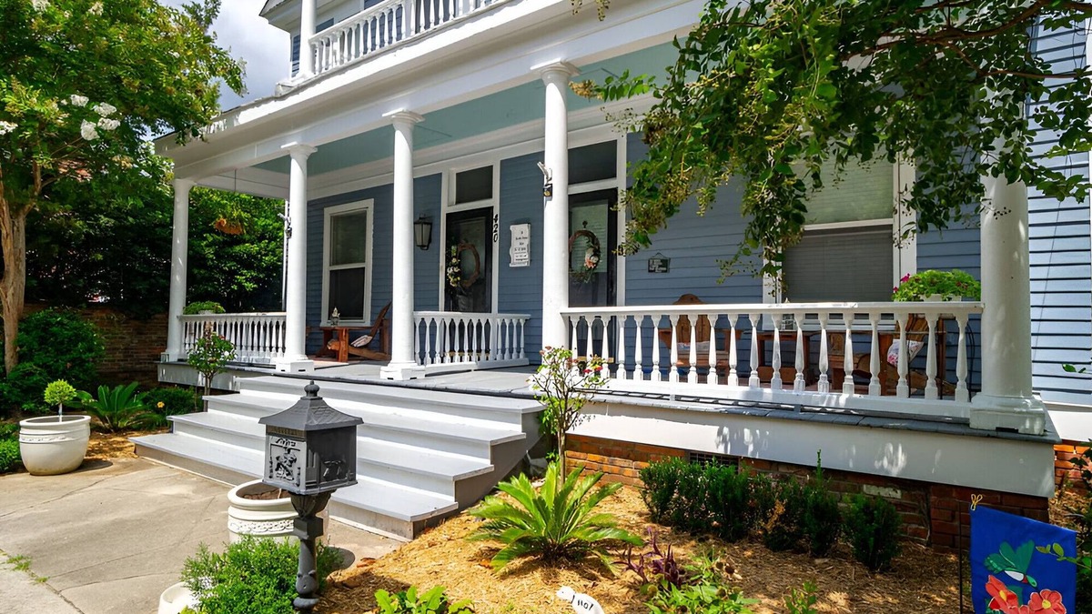 New Bern House | Downtown Blue Manor 1