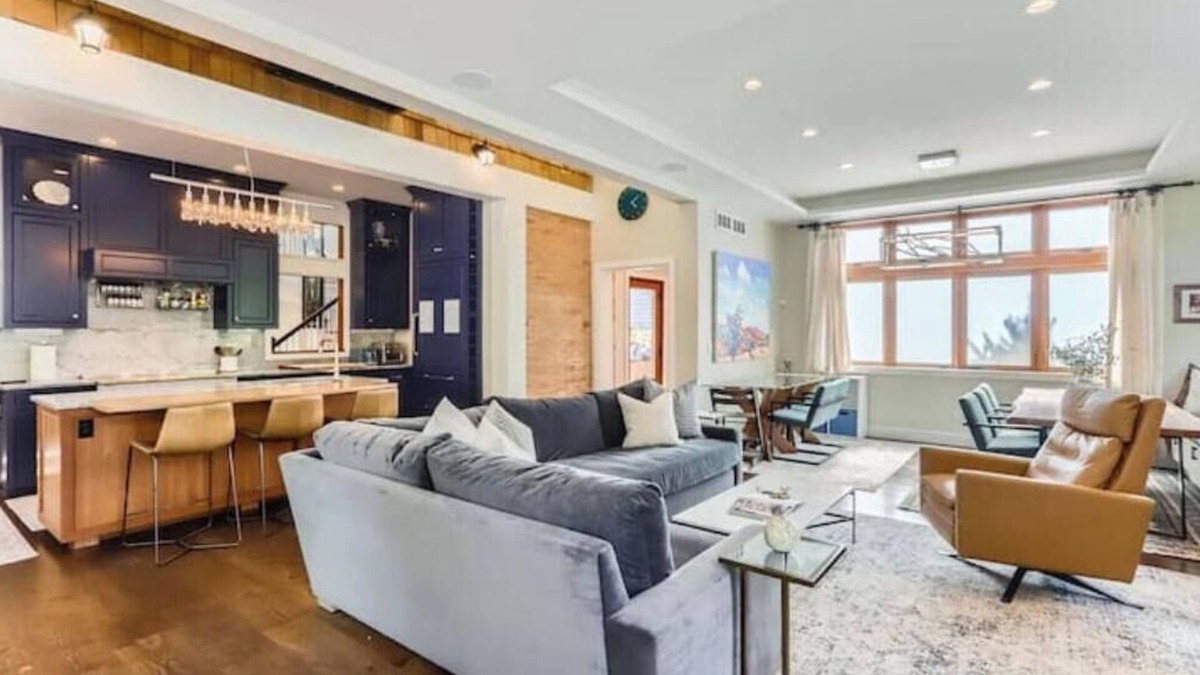 Downtown Apartment | Downtown Boulder Gem – Stylish 4BDR by the Creek