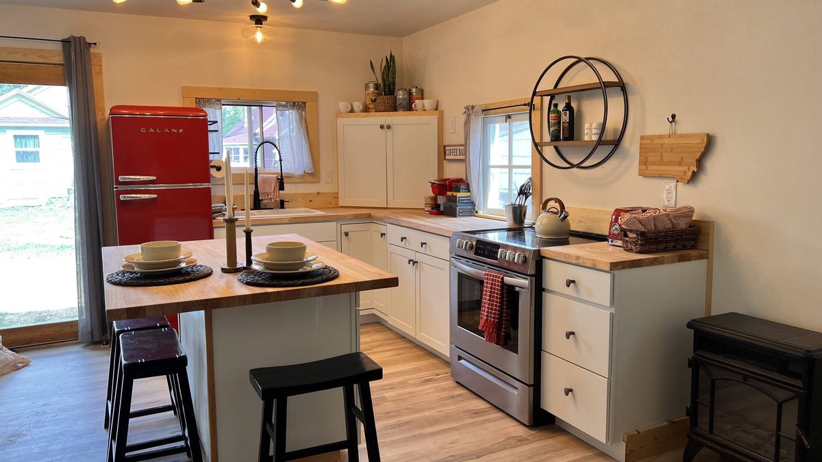Downtown Bozeman House | Downtown Bozeman Bungalow, pet friendly with private fenced yard