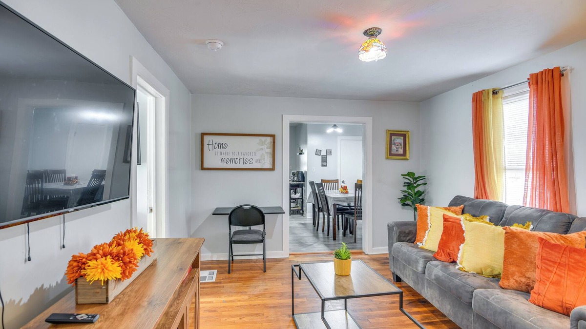 Brockton Apartment | Downtown Brockton Apt < 1 Mi to Local Dining