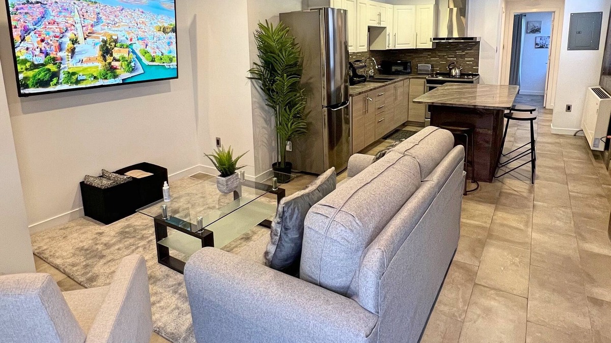 Lowertown Apartment | Downtown-Byward Market Stylish Apt +1 Free Parking