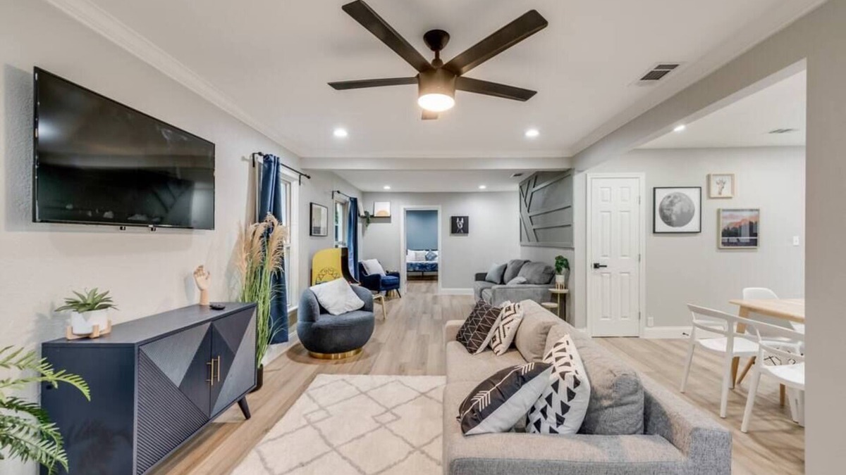 Original Town House | Downtown Carrollton Home