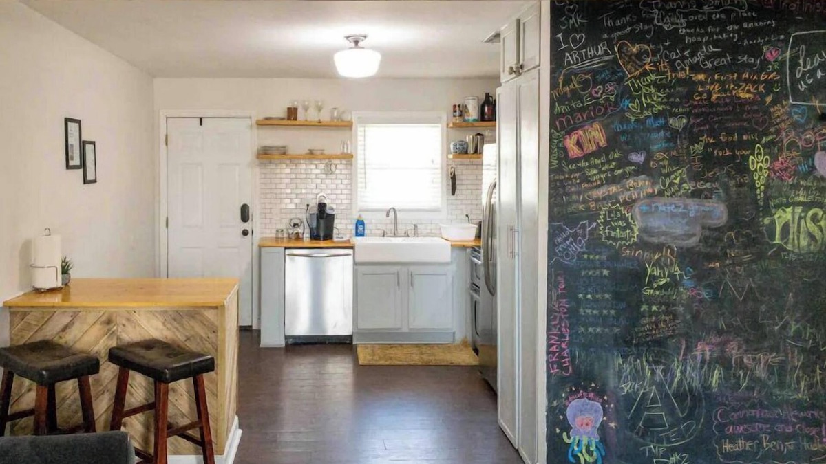 North Charleston Apartment | Downtown Centrally Located Park Circle 2 bed - Walk to Riverfront!