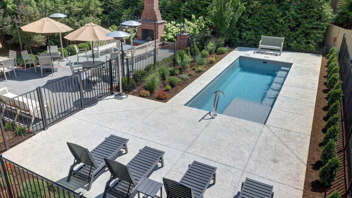 North Downtown Hotel | Downtown Charlottesville King Room The 200 South St Boutique Stay