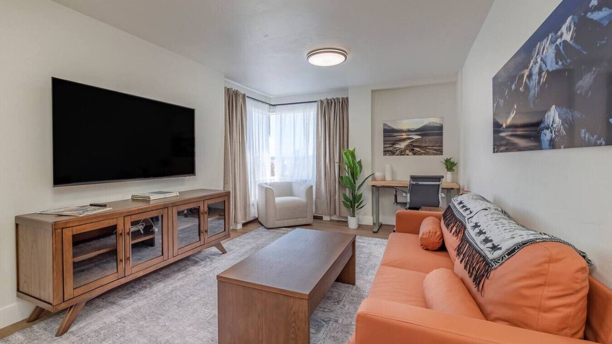 Downtown Anchorage Apartment | Downtown Coastal View 1 Bedroom