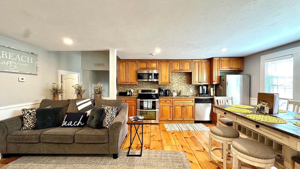 Fifth Ward Condo | Downtown Condo on Thames Street