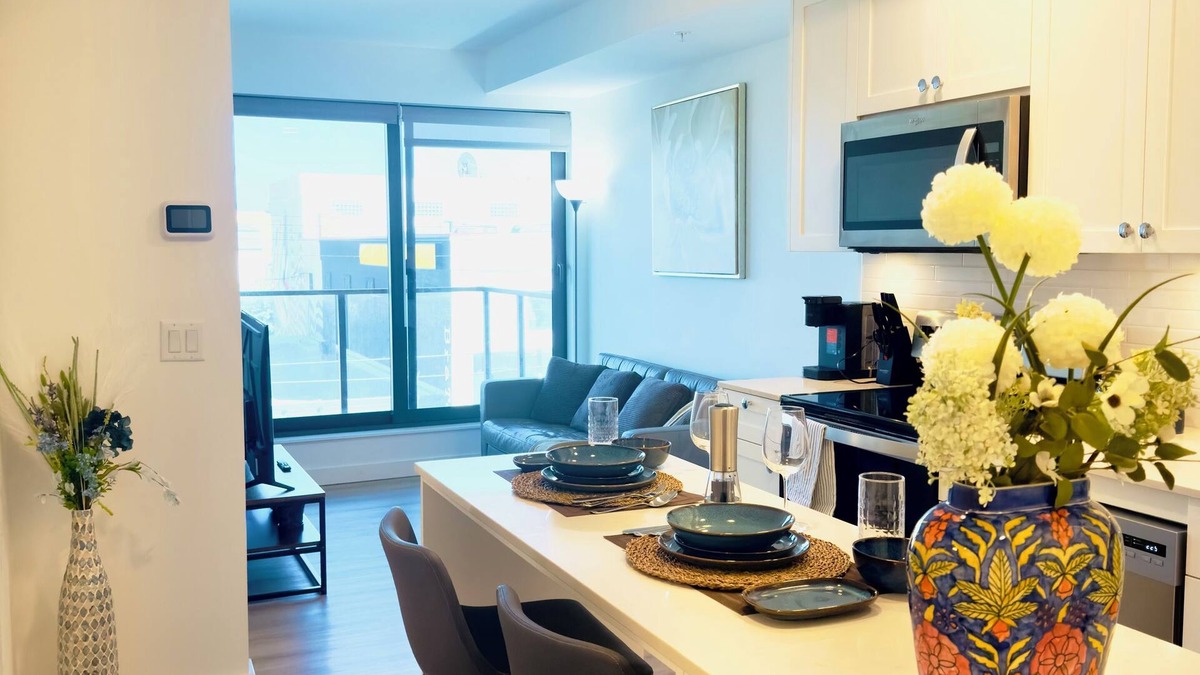 Crescent Heights Condo | Downtown Condo, Stylish & Comfy