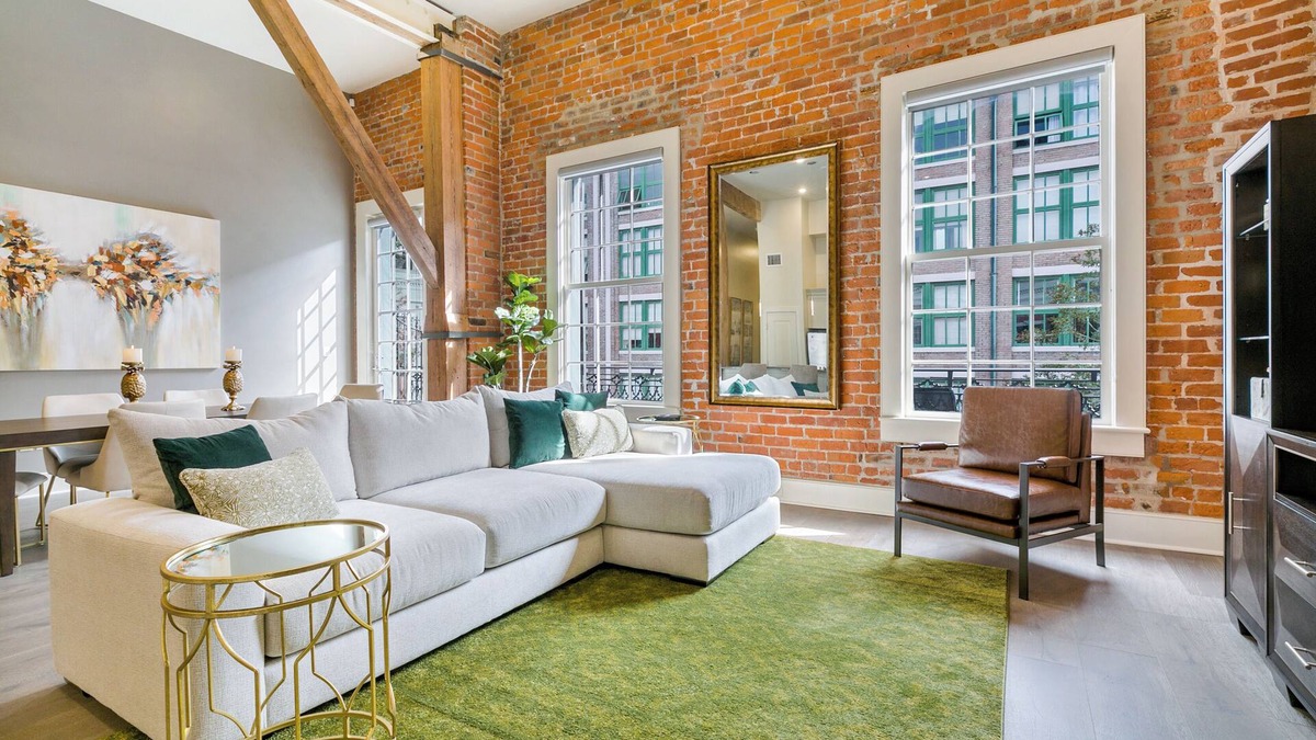 Central Business District Condo | 🛎DOWNTOWN Condo You've Been LOOKING For! Glam+Historic Charmer+Private Balcony= Everything!