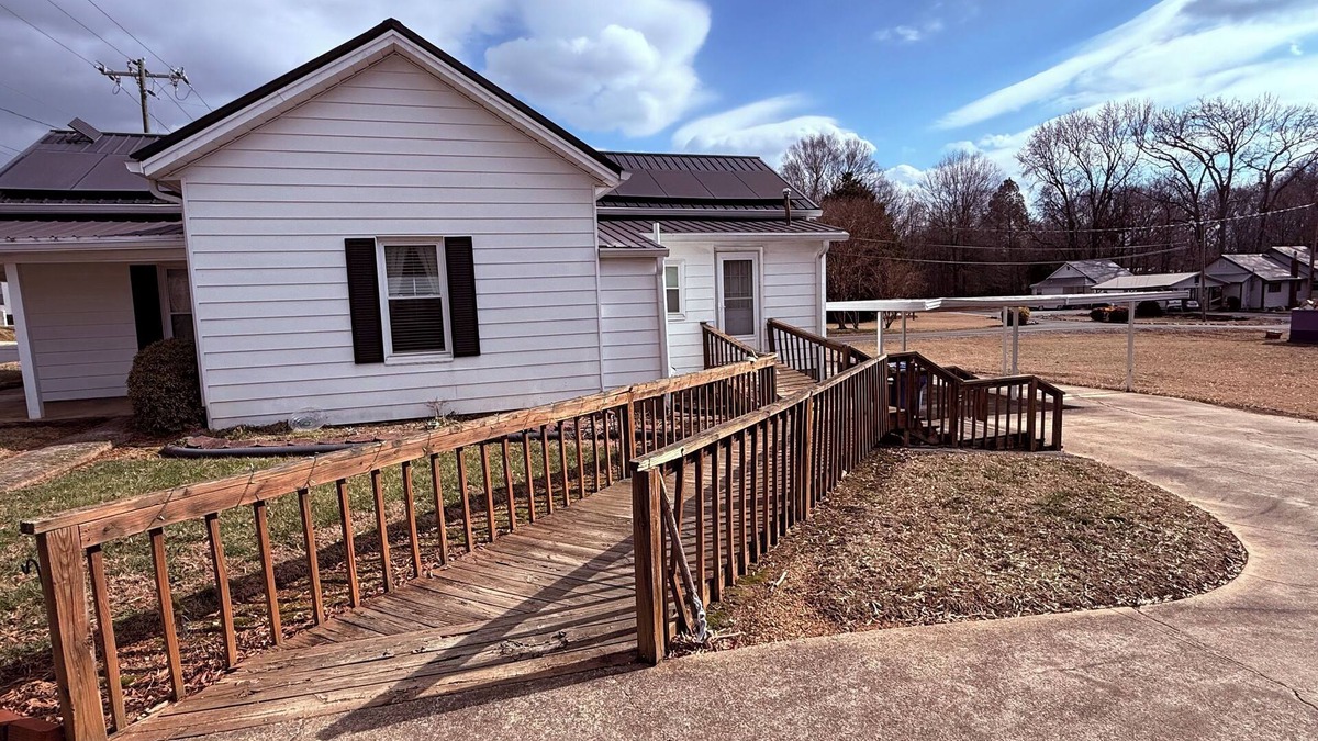 Mooresville House | Downtown Convenience near Lake Norman