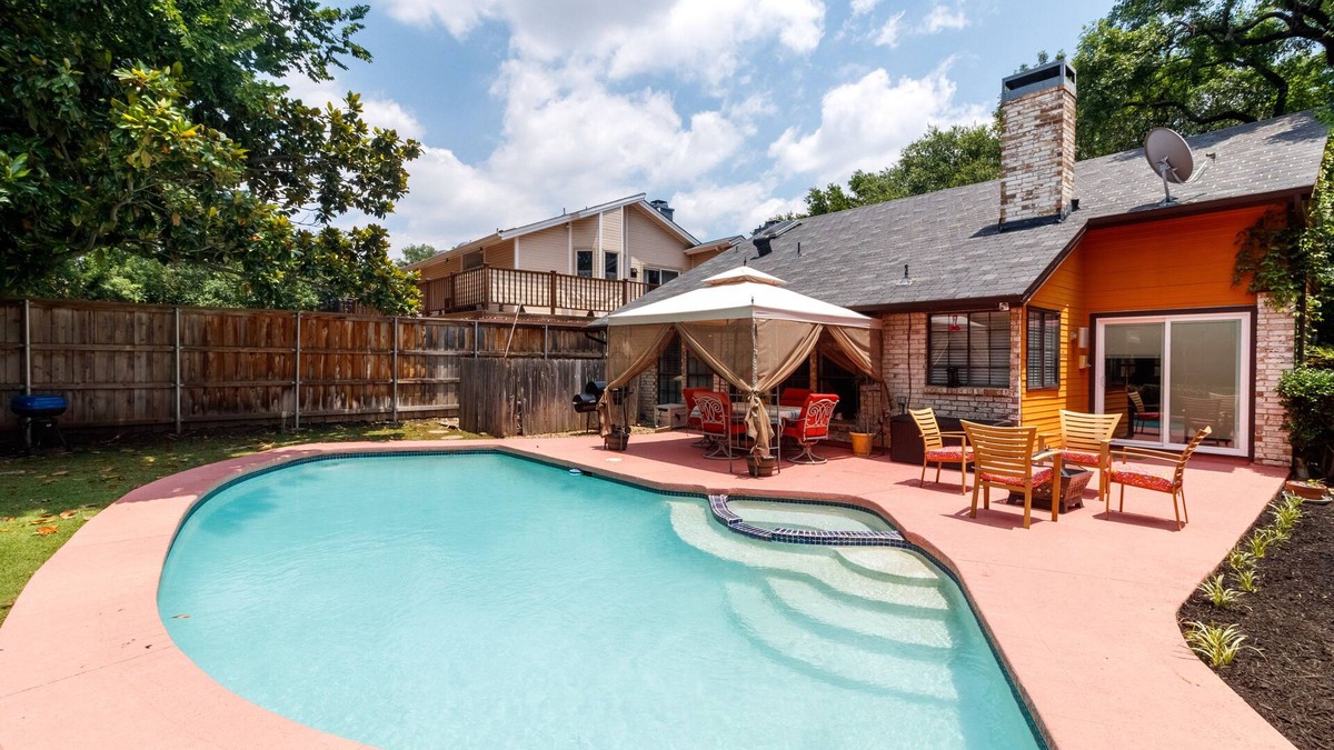 Bryan Place House | Downtown Dallas Full House with Sparkling Heated Pool/Spa