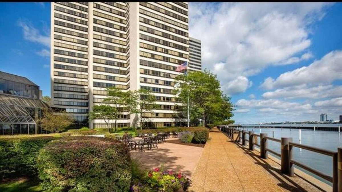 Detroit Apartment | #Downtown Detroit Luxury Apartment with Riverview of Canada