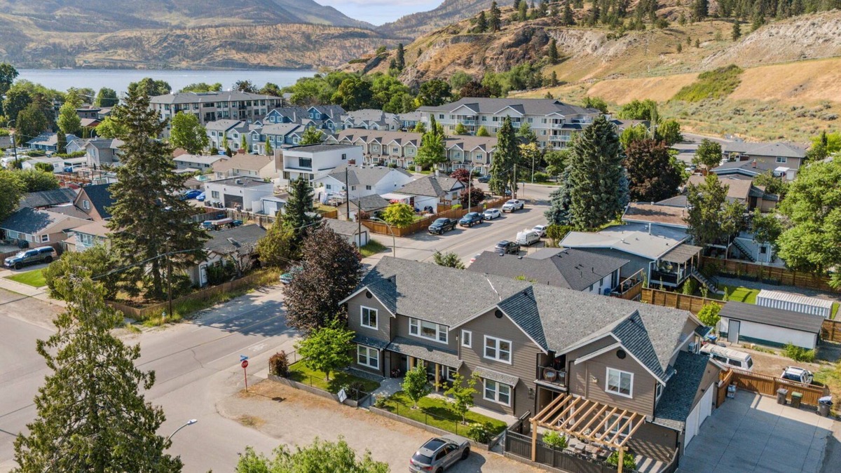 North End House | Downtown District & Knox Mountain & 5 min Walk to Beach, Hot Tub & Covered Patio
