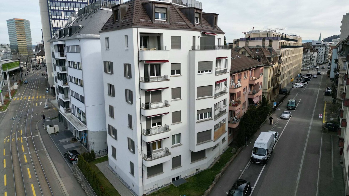 Oerlikon Apartment | Downtown Dream: 3.5BR with Balcony and Style BA42
