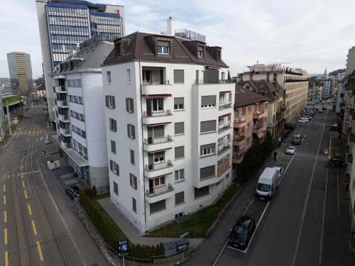 Oerlikon Apartment | Downtown Dream 3,5BR with Balcony and Style BA22