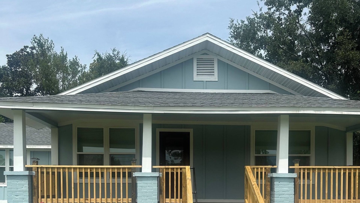 Carrabelle House | Downtown Dream-Renovated historic 1930s house-walking distance to DT Carrabelle!