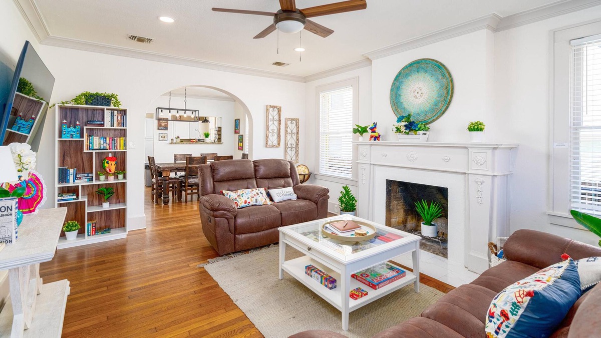 Alta Vista House | Downtown Dreaming *️ 3/2 Entire House *️River Walk*️Alamo