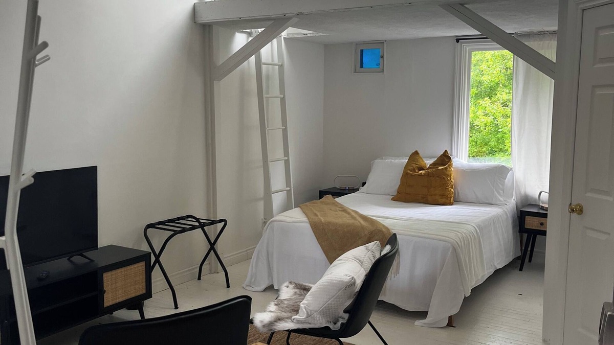 Elora Apartment | Downtown Elora Private Getaway - Lofty Haven