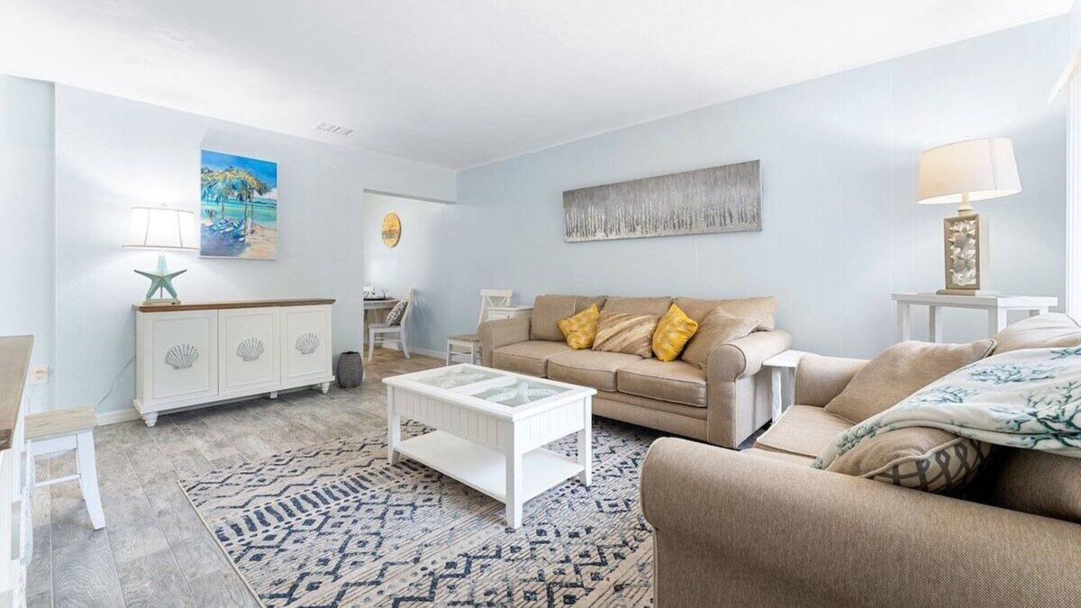 Laurel Park House | Downtown Escape! All new! Cute Villa in Sarasota!