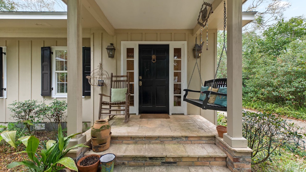 Fairhope House | Downtown Fairhope Cottage just minutes from shops, restaurants, & bay
