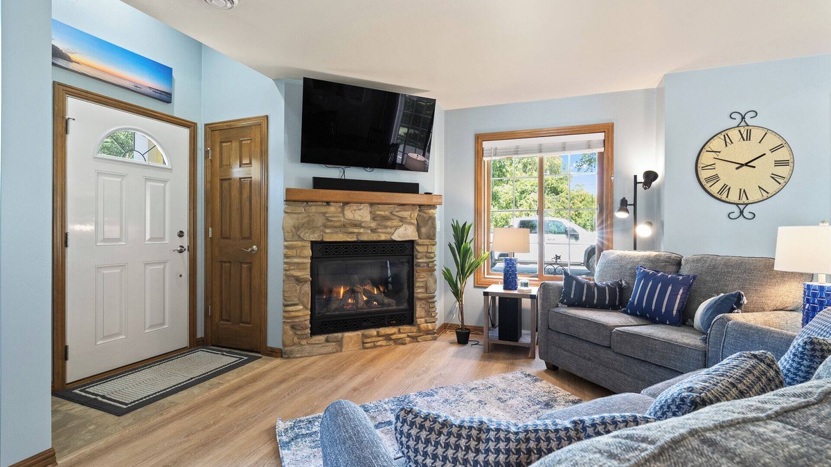 Fish Creek House | Downtown Fish Creek-Community Pool and walking distance to bars and restaurants!