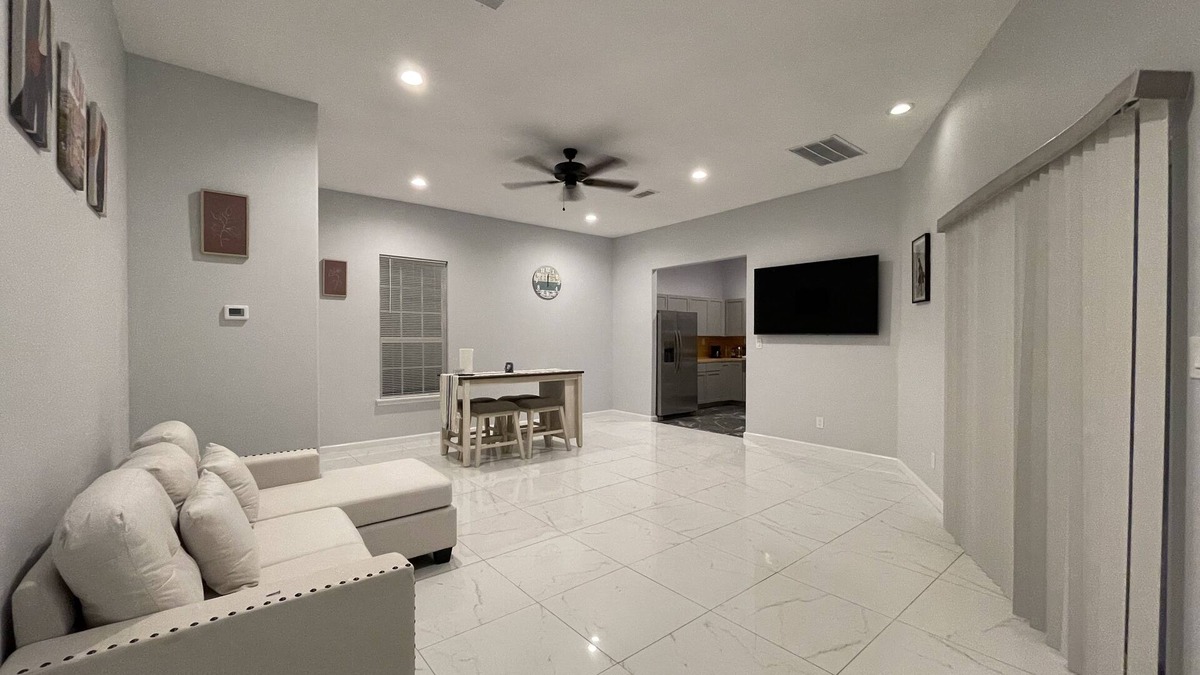 Haltom City House | Downtown Fort Worth 3 Bed luxury house