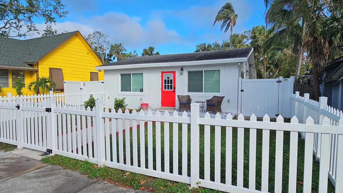 Village of the Arts House | Downtown Getaway Casita