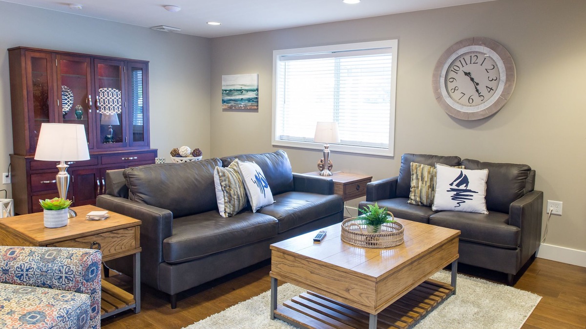 Caseville Condo | Downtown Getaway