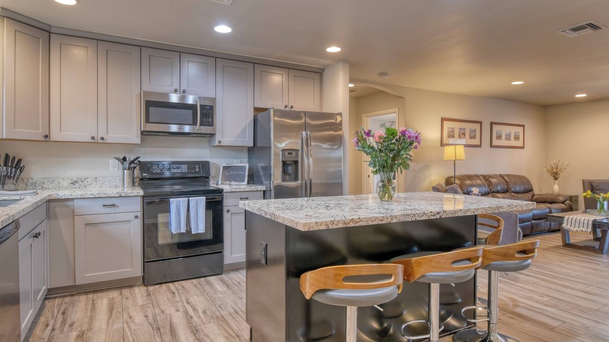 Gilbert House | Downtown Gilbert Getaway - Sleeps 8