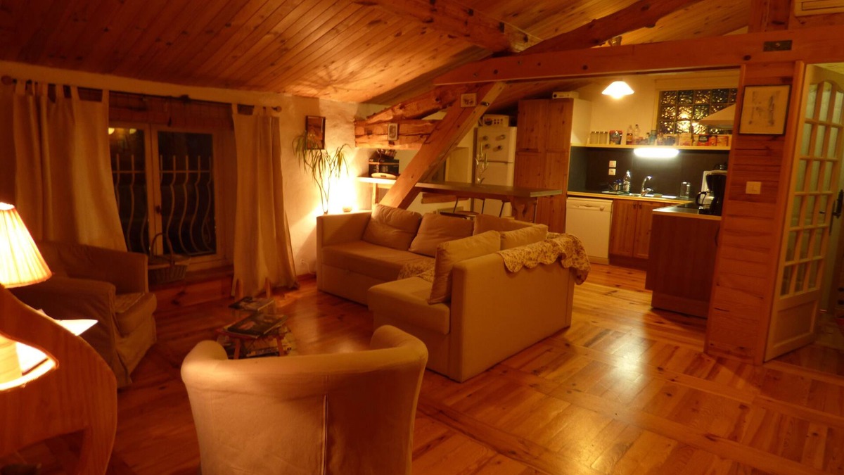 Limoux Apartment | Downtown Gite Limoux Of Character, Close Aude Equipped any comfort.