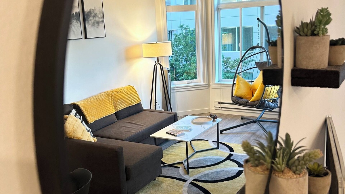 Belltown Condo | Downtown Golden Gem/Rooftop View/99 Walkscore/Pool/Spa/Pets/Secure Parking!