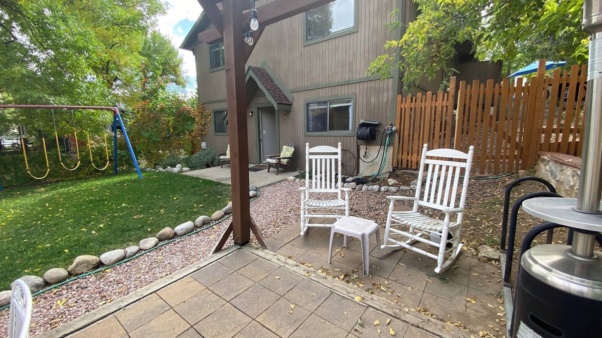Golden House | Downtown Golden walkable to trails with comfortable beds!