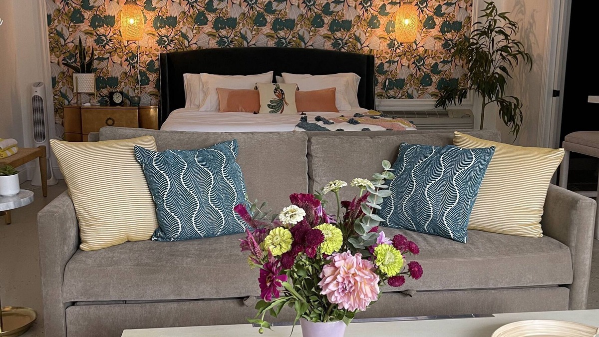 Hickory Apartment | Downtown Hickory Lounge